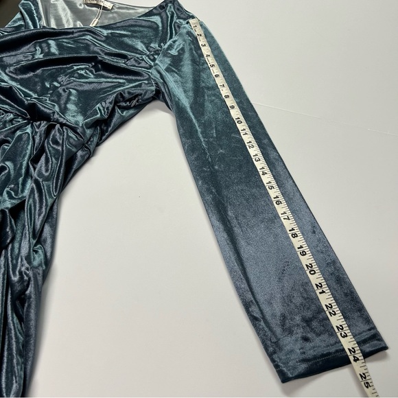 Womens Long Sleeve Velvet Dress Size 14 Stretchy V Neck Ruched Party Blue NWT - Picture 12 of 16